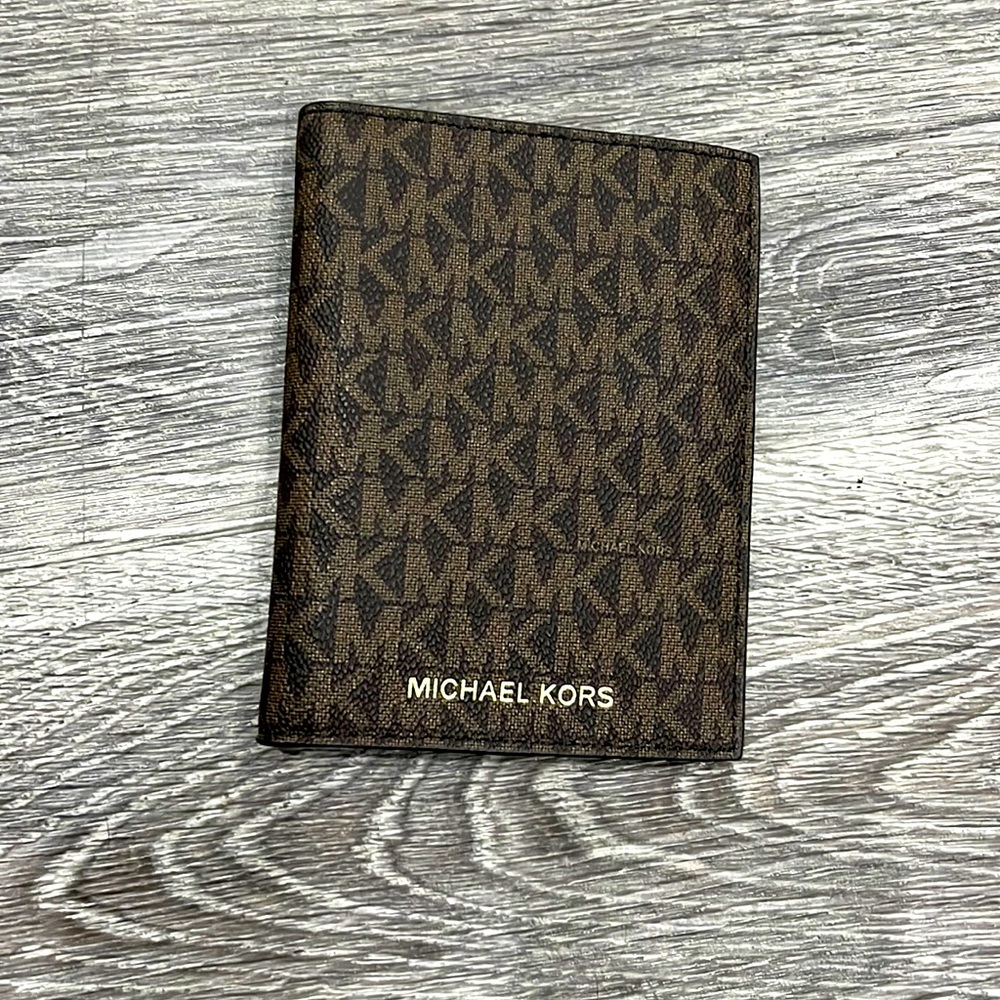 Michael Kors Passport / card holder